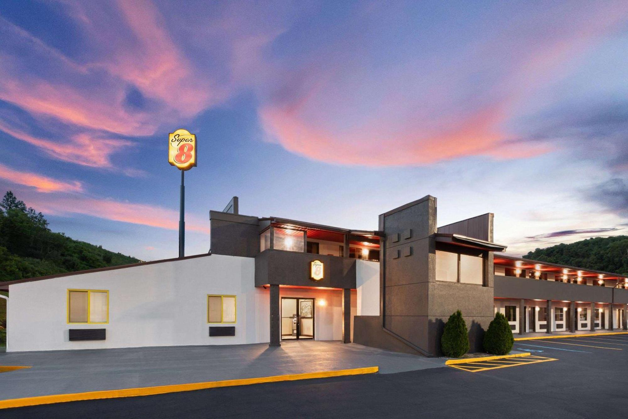 Hotel Super 8 By Wyndham Bridgeport/Clarksburg Area Exterior foto
