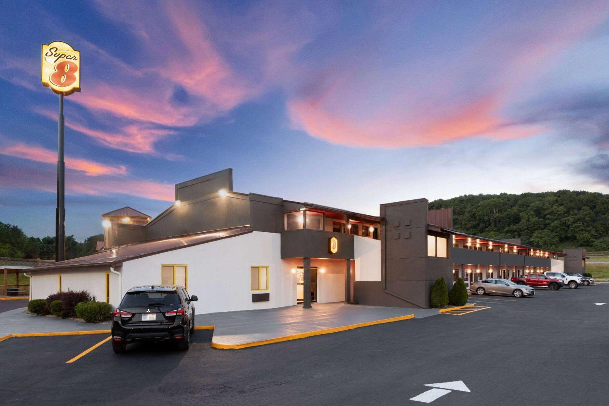 Hotel Super 8 By Wyndham Bridgeport/Clarksburg Area Exterior foto
